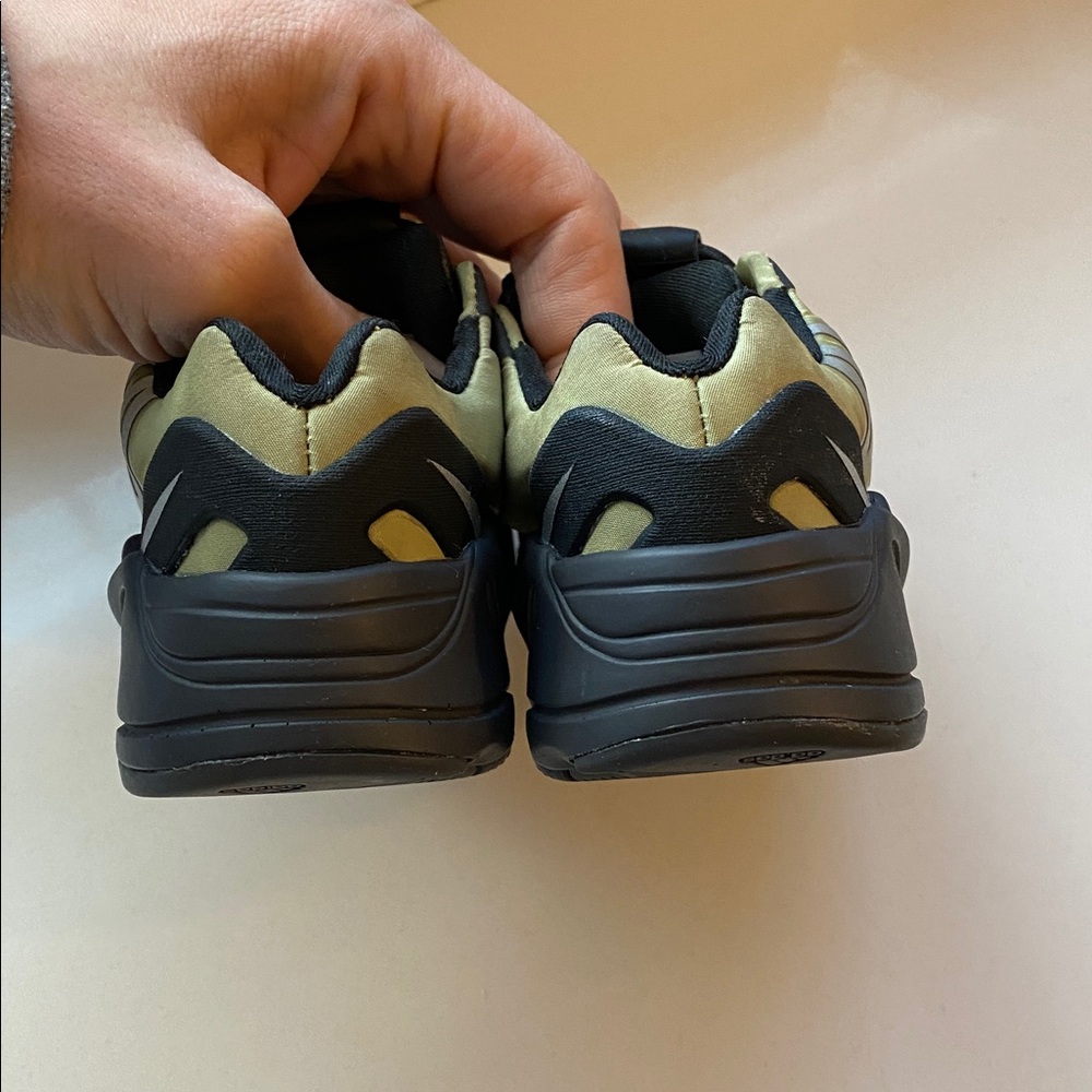 adidas Yeezy Boost 700 MNVN - Picture 13 of 16